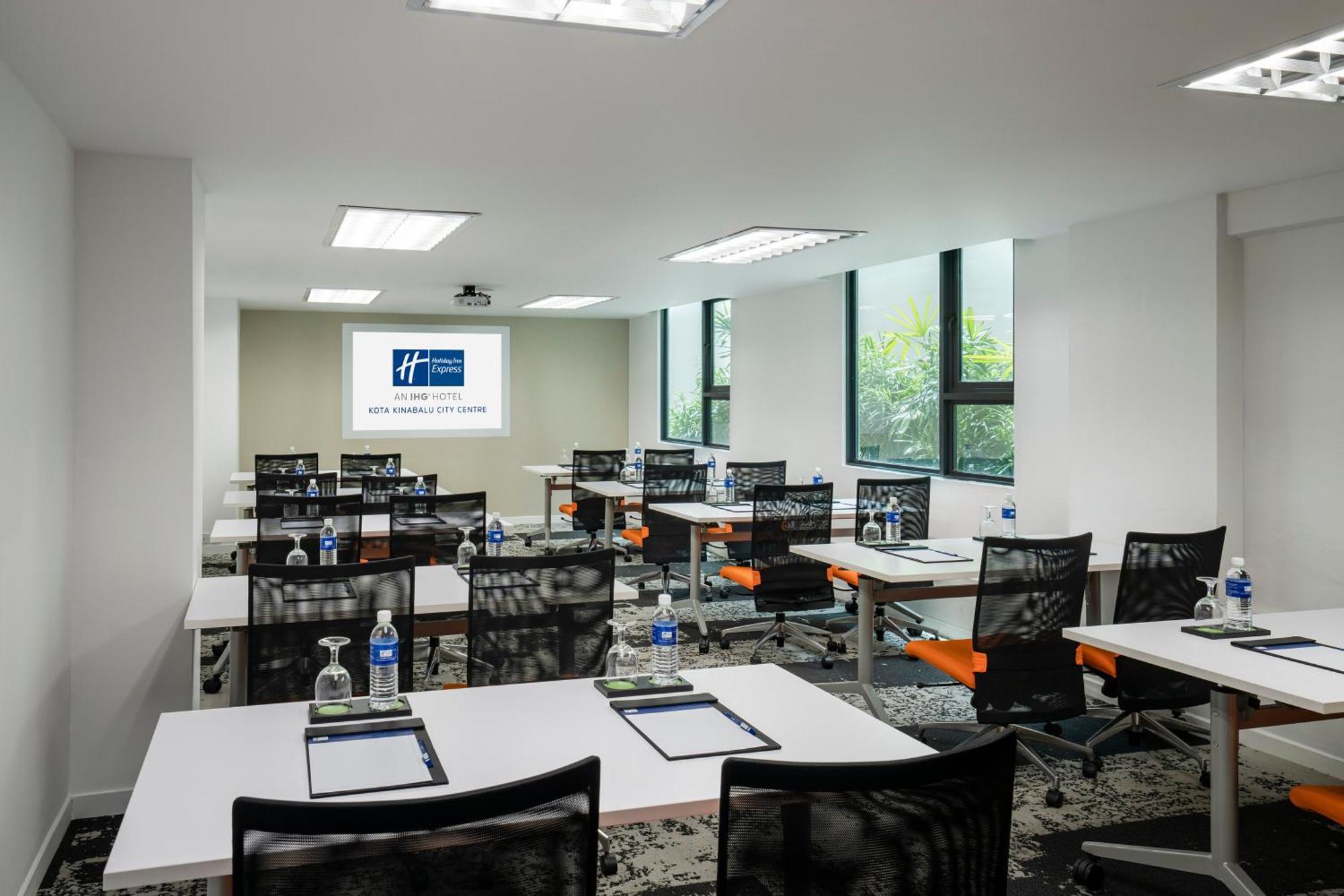 Holiday Inn Express Kota Kinabalu City Centre By Ihg Экстерьер фото